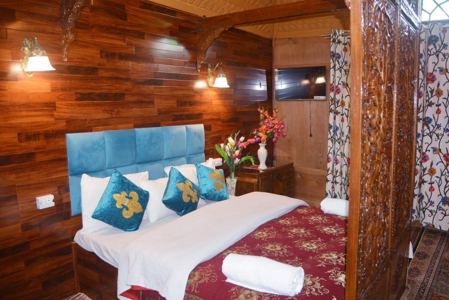 New Lakes Crown Group Of Houseboats Srinagar  Exterior photo