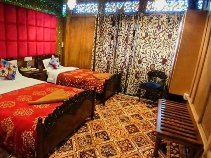 New Lakes Crown Group Of Houseboats Srinagar  Room photo