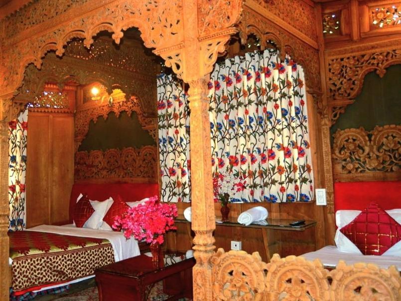 New Lakes Crown Group Of Houseboats Srinagar  Room photo